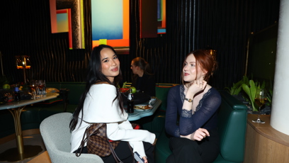 FOTO: Sarah Vu dorazila s kamarádkou.