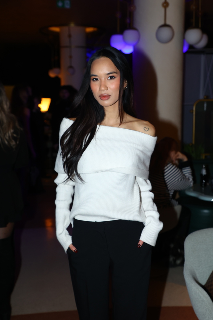 FOTO: Sarah Vu zvolila pohodlný a ne moc výrazný outfit. – stránka 14