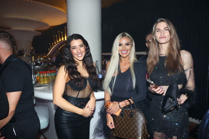 FOTO: Barbora Zavadilová, Denise Ayverdi a Lucie Široká. – stránka 8