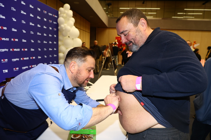 FOTO: Jan Punčochář s Ivanem Vodochodským. – stránka 25