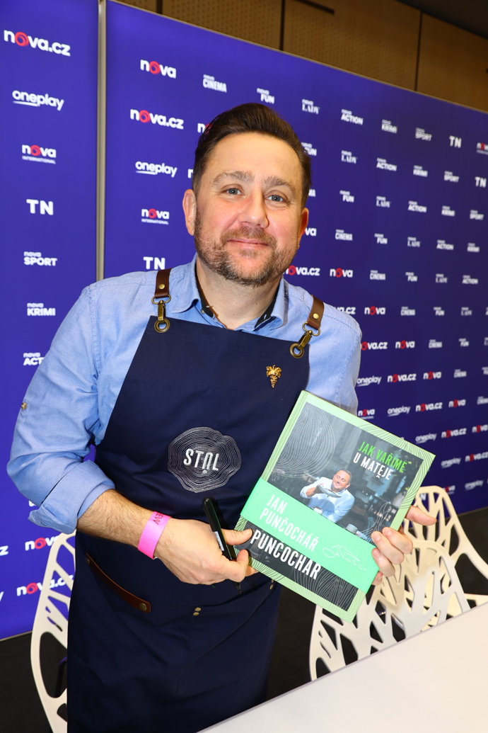 FOTO: Šéfkuchař Jan Punčochář. – stránka 21