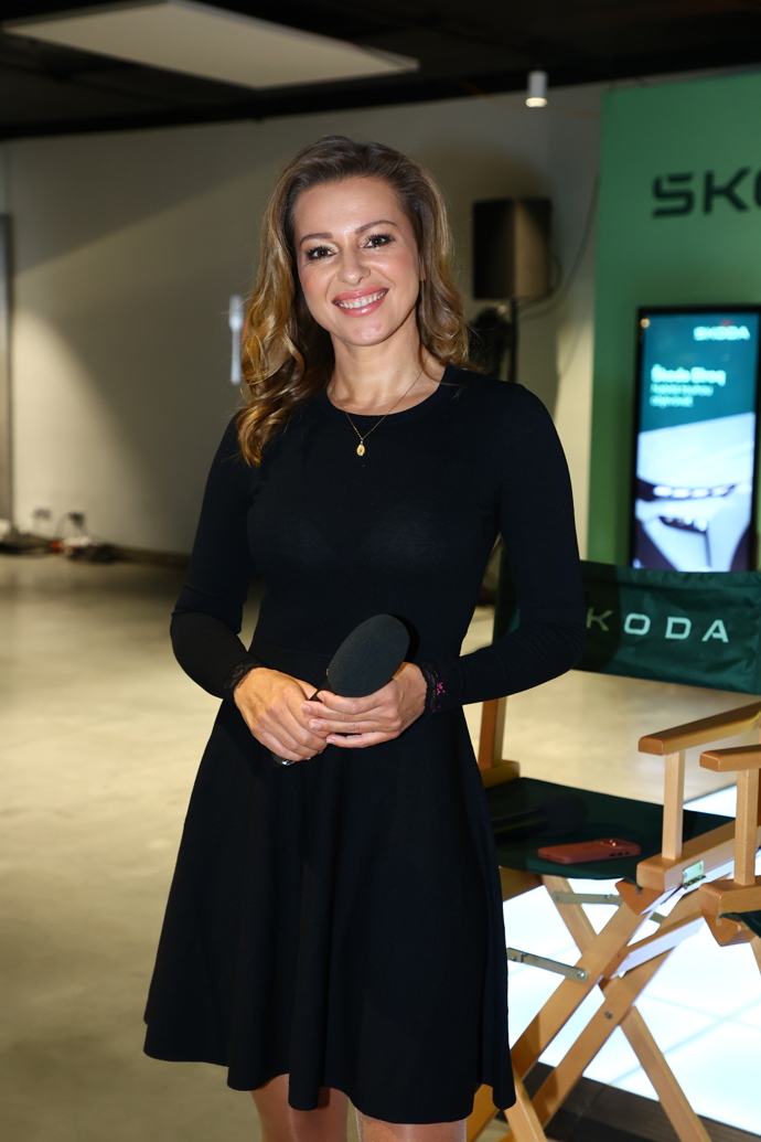 FOTO: Inna zvolila elegantní černé šaty. – stránka 3