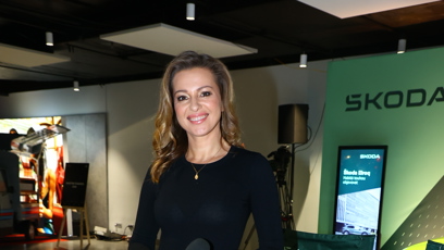 FOTO: Šaty doplnila dlouhými kozačky.