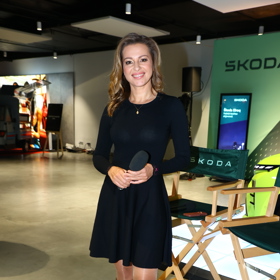 Největším punčochovým omylem jsou ty lesklé tělové. Místo stahovacího efektu přidají opticky na objemu, jako se to stalo i štíhlé moderátorce Inně Puhajkové