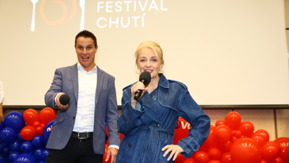 FOTO: Veronika Žilková a  Miroslav Dopita se skvěle bavili.