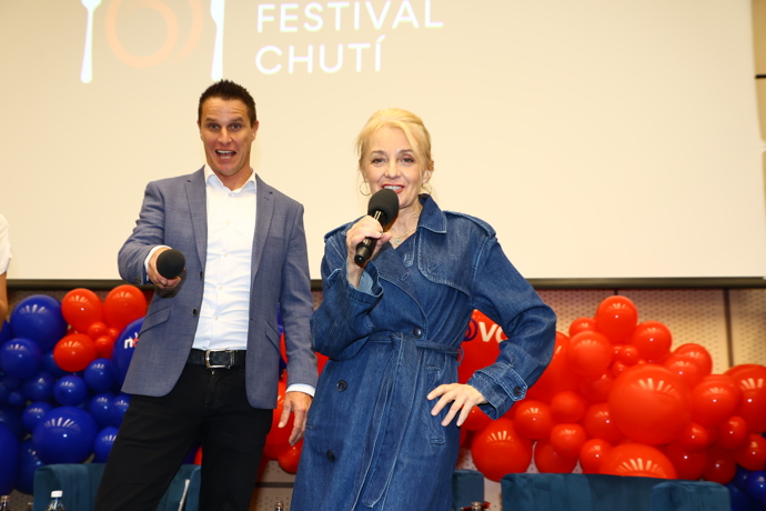 FOTO: Veronika Žilková a  Miroslav Dopita se skvěle bavili. – stránka 3