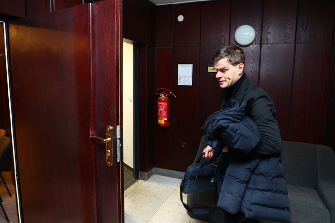 FOTO: Herec a režisér Adam Kraus dorazil na restart svého trestního soudu. – stránka 8