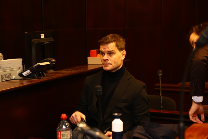 FOTO: Adam Kraus u soudu. – stránka 6