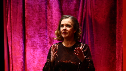 FOTO: Petra Špalková v představení Opona nahoru.