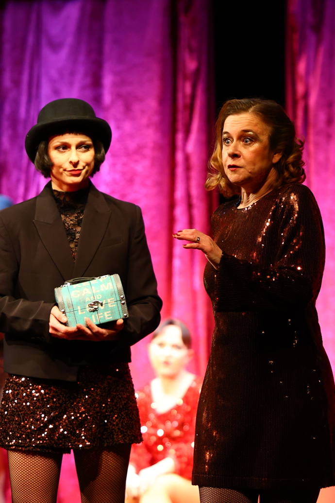 FOTO: Petra Špalková si na pódiu zahrála po boku samých žen. – stránka 9