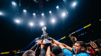 FOTO: Kromě peněz se zápasí i o tuto trofej.