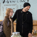 Teď Vladimír přivede na scénu svou dospívající dceru Natálku (Josefína Krycnerová).