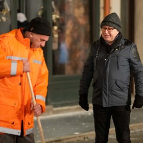 Problémy kolem kulečníkového klubu gradují. Kaštan jednoho dne narazí na zvláštního metaře...