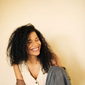 Večerem bude provázet stand-up komička Bianca Cristovao.