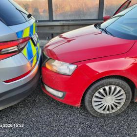 Zloděj honičku sám vzdal. 