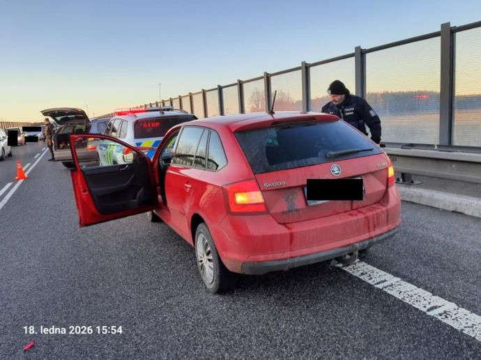 FOTO: Zloděj ukradl nastartované vozidlo i s dítětem. – stránka 3
