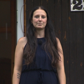 Martina pracuje na čerpací stanici.