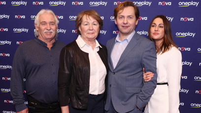 FOTO: Petr Lněnička dorazil na premiéru Metody Markovič: Straka s rodiči a partnerkou.