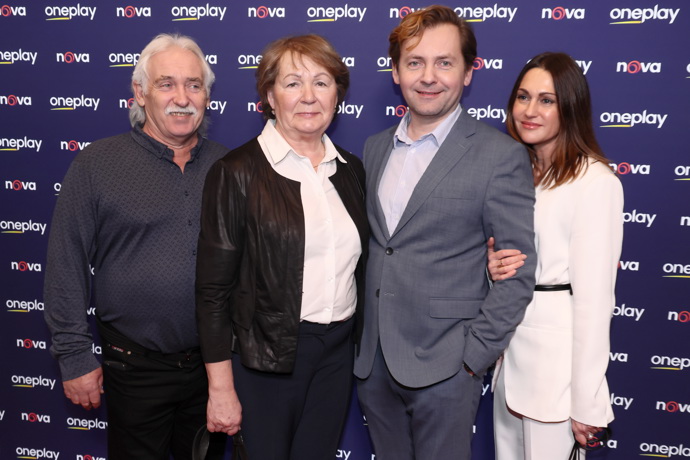 FOTO: Petr Lněnička s rodiči a partnerkou. – stránka 22