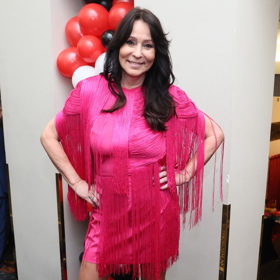 Na nedávném koncertu pro hasiče Heidi Janků vynesla růžové minišaty s třásněmi. 