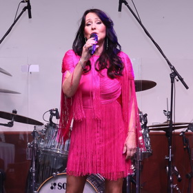 V letošním roce plánuje častěji vystupovat se svou kapelou a natáčet také nové písničky. 