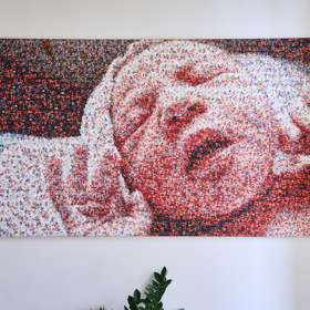 Nádherná mozaika je dílem Báry po narození dcery Olívie Coco.