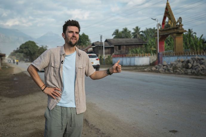 FOTO: Vašek Matějovský stopuje. – stránka 10