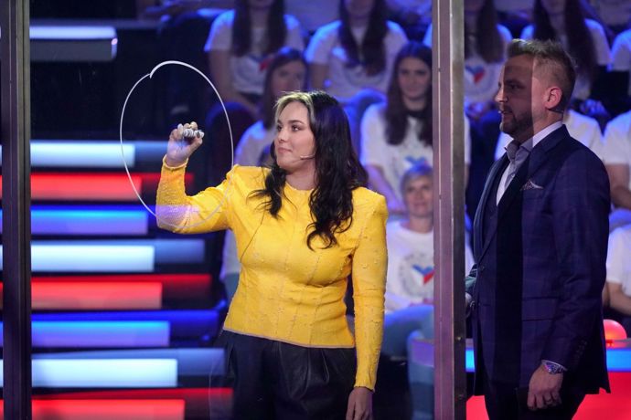 FOTO: Ewa Farna předvede svůj talent v malování. – stránka 3