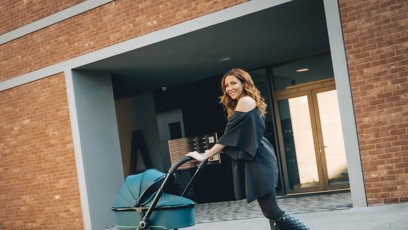 FOTO: Olga Lounová si vybrala nový kočárek.