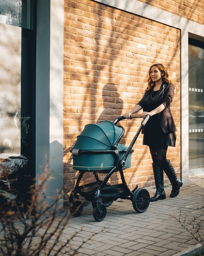 FOTO: Olga Lounová má nový kočárek. – stránka 14