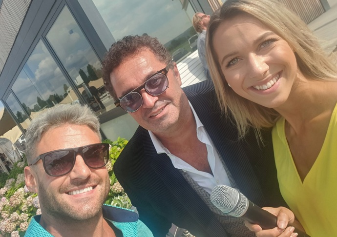 FOTO: Simona Šimková a Michal Šeda s Martinem Dejdarem. – stránka 18