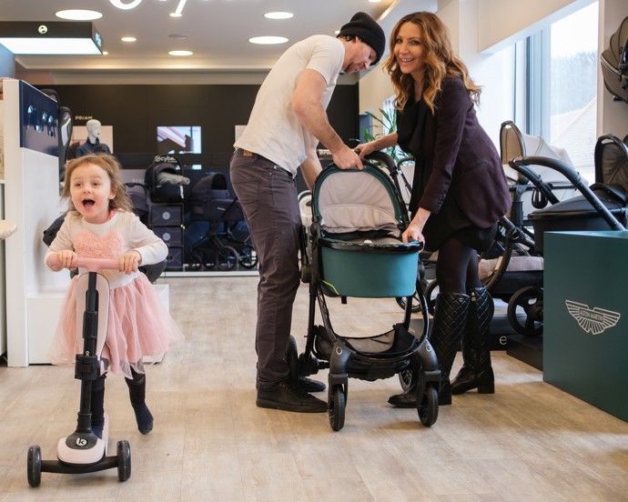 FOTO: Starší dcera zpěvačky je veselá kopa. – stránka 11