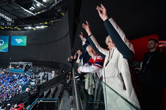 FOTO: Petr Pavel i jeho žena fandí Česku. – stránka 9