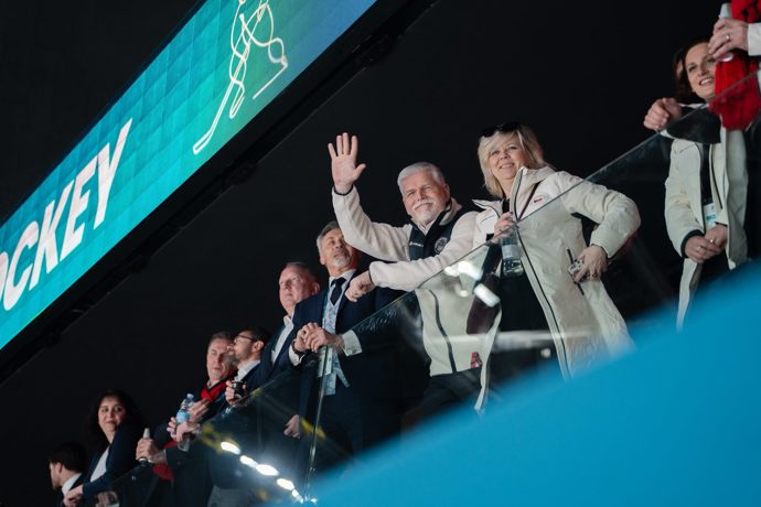 FOTO: Prezident Petr Pavel fandí spolu s manželkou Evou. – stránka 8