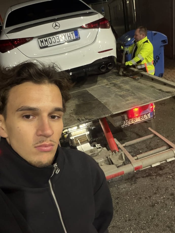 FOTO: Jan Michálek měl dopravní nehodu. – stránka 3