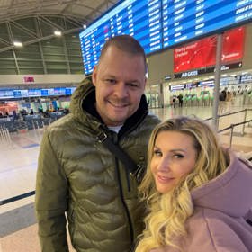 Teď, ale neví kdy odletí.