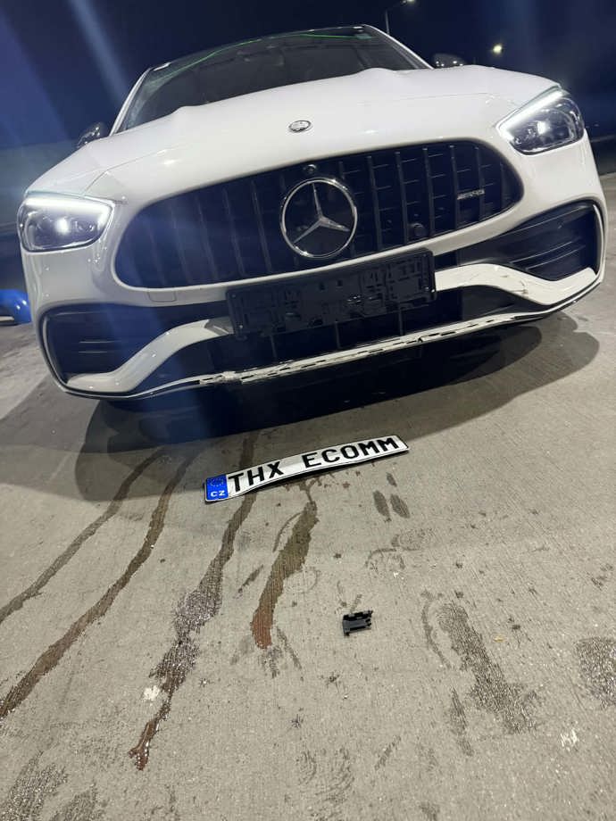 FOTO: Jan Michálek měl dopravní nehodu. – stránka 2