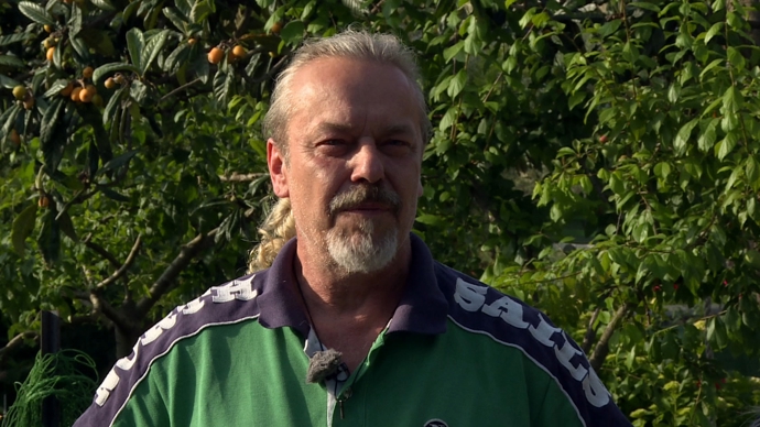 FOTO: Bóďa pracuje jako technik. – stránka 20