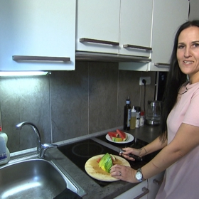 Dáša se naučí nové věci. 