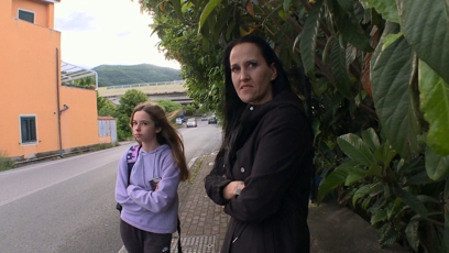 FOTO: Dáša vede náhradní dceru do školy.