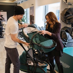 Olga Lounová s partnerem vybrali kočárek značky Egg pro dceru Vivien.