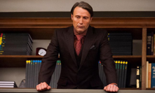 Další hollywoodská hvězda točí v Praze. Mads Mikkelsen si dal burger na Starém Městě