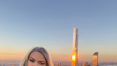 FOTO: Půvabná sopranistka nevynechala ani romantickou procházku po věhlasné Páté avenue.