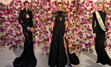 Český ples ovládla černá krajka. Puškinová zazářila s korunkou, módní královnou se stala Vignerová