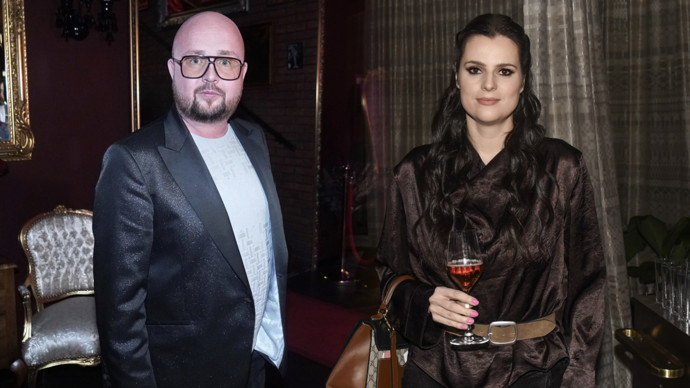 FOTO: Ornella Koktová vycházela ze stejného hotelu jako podnikatel Zdeněk Chytil. Zřejmě šlo ale jen o náhodu. – stránka 26