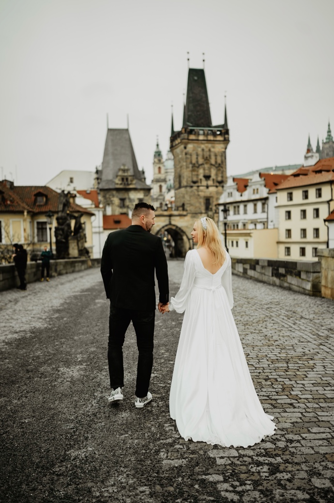 FOTO: Tomáš Řepka a Kateřina Kristelová na Karlově mostě. – stránka 5