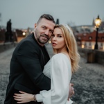 Tomáš Řepka a Kateřina Kristelová na Karlově mostě.