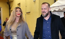 Blažek často ukazuje manželku na veřejnosti.