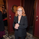 Simona Stašová tvrdí, že nejlepším lékem na smutek je humor. Oblíbená herečka si zahrála i v několika pohádkách, další snímky v galerii jsou z jedné z nich.