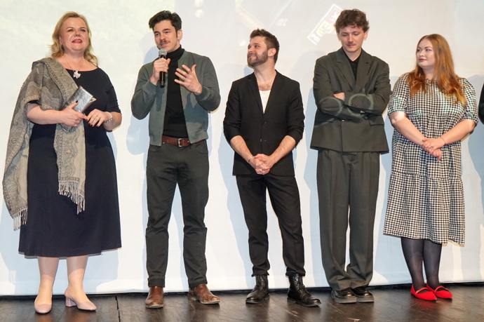 FOTO: Herecká delegace na premiéře snímku Buldok z Poděbrad. – stránka 1